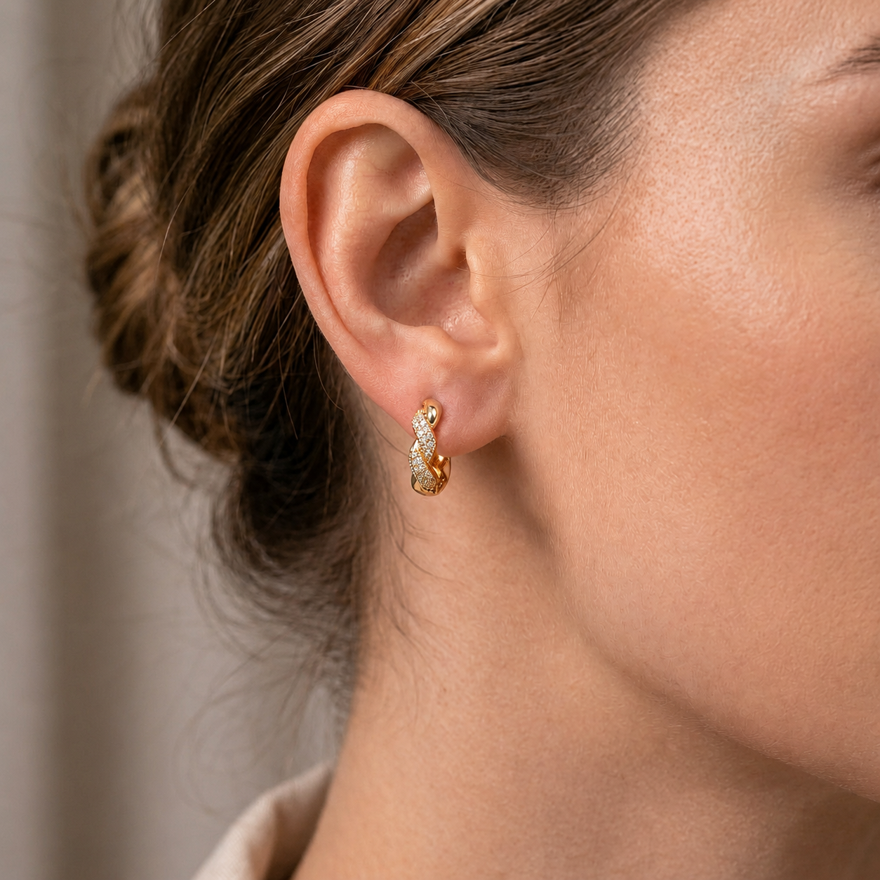 Argollas Trenza Zirconia Bañadas en Oro 18K