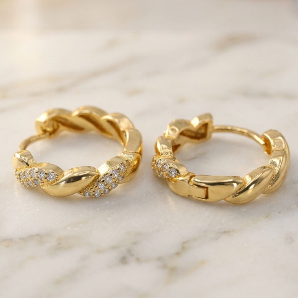 Argollas Trenza Zirconia Bañadas en Oro 18K