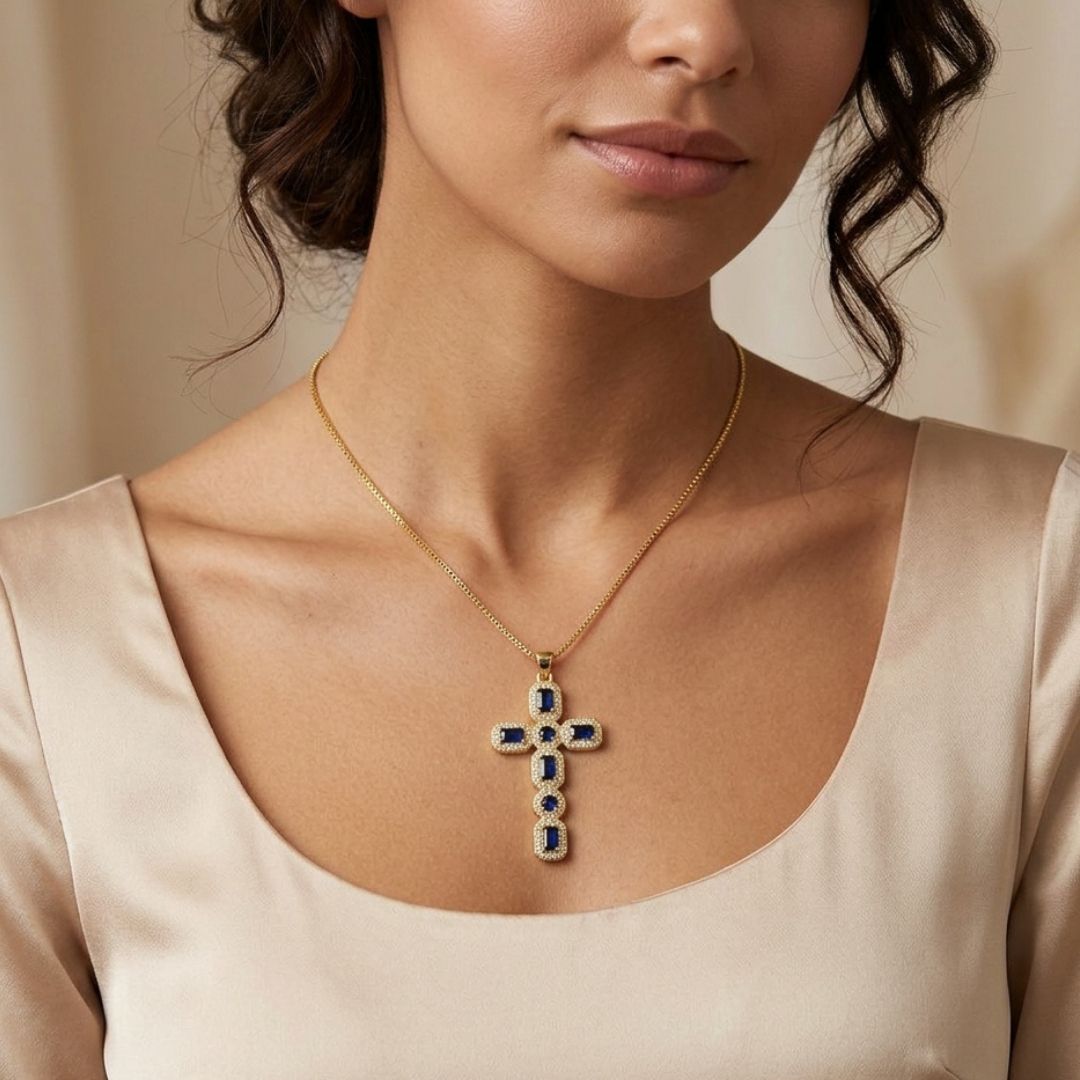 Collar Cruz Royale Baño de Oro 18K y Circones
