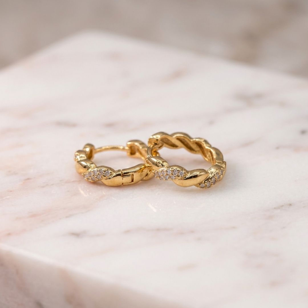 Argollas Trenza Zirconia Bañadas en Oro 18K