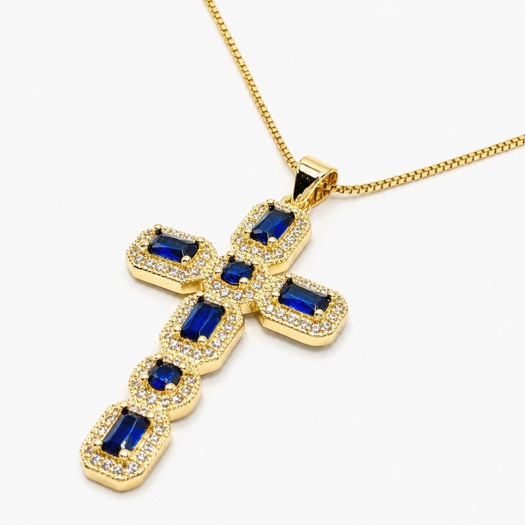 Collar Cruz Royale Baño de Oro 18K y Circones