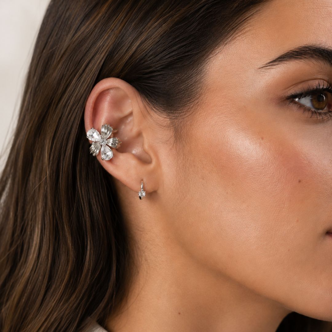 Ear Cuff Plateado Flor con Circones