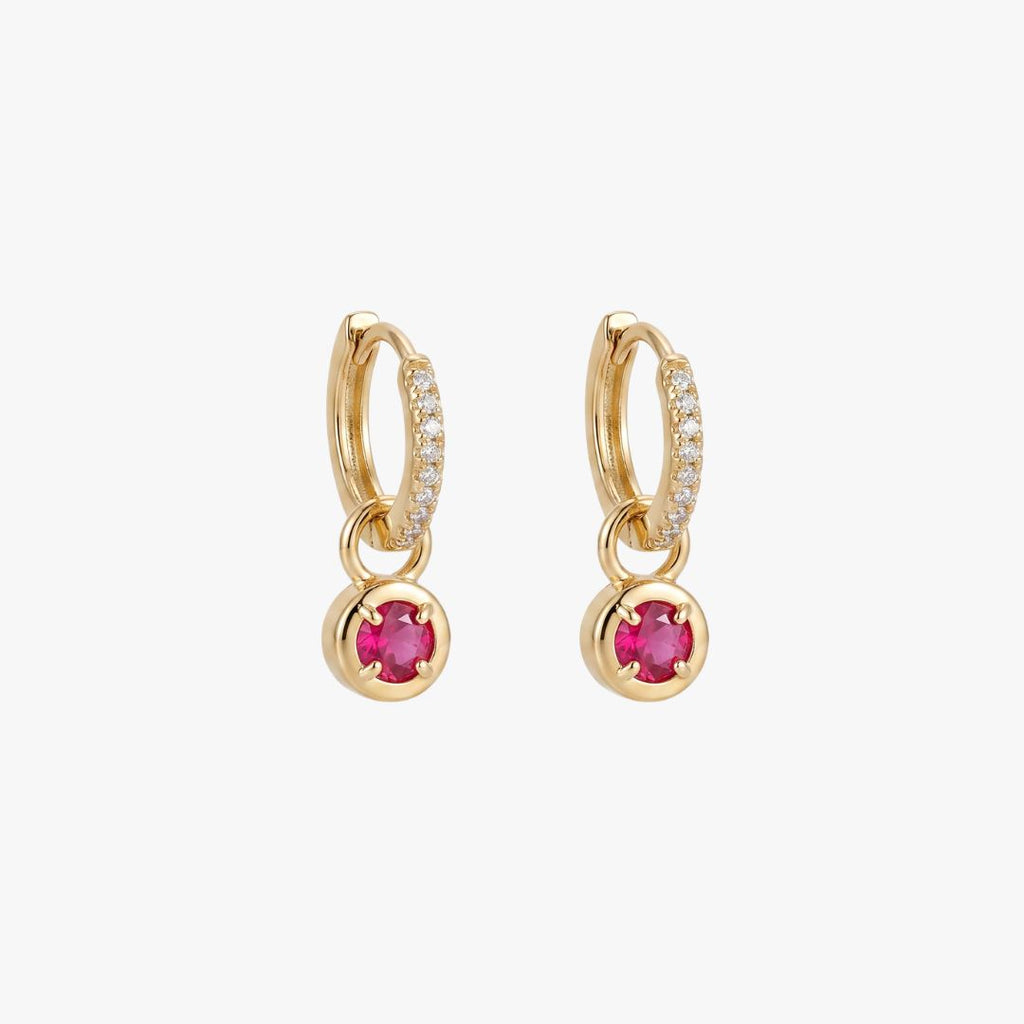 Argollas doradas bañadas en oro 18K con circón fucsia