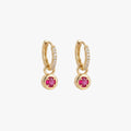 Argollas doradas bañadas en oro 18K con circón fucsia