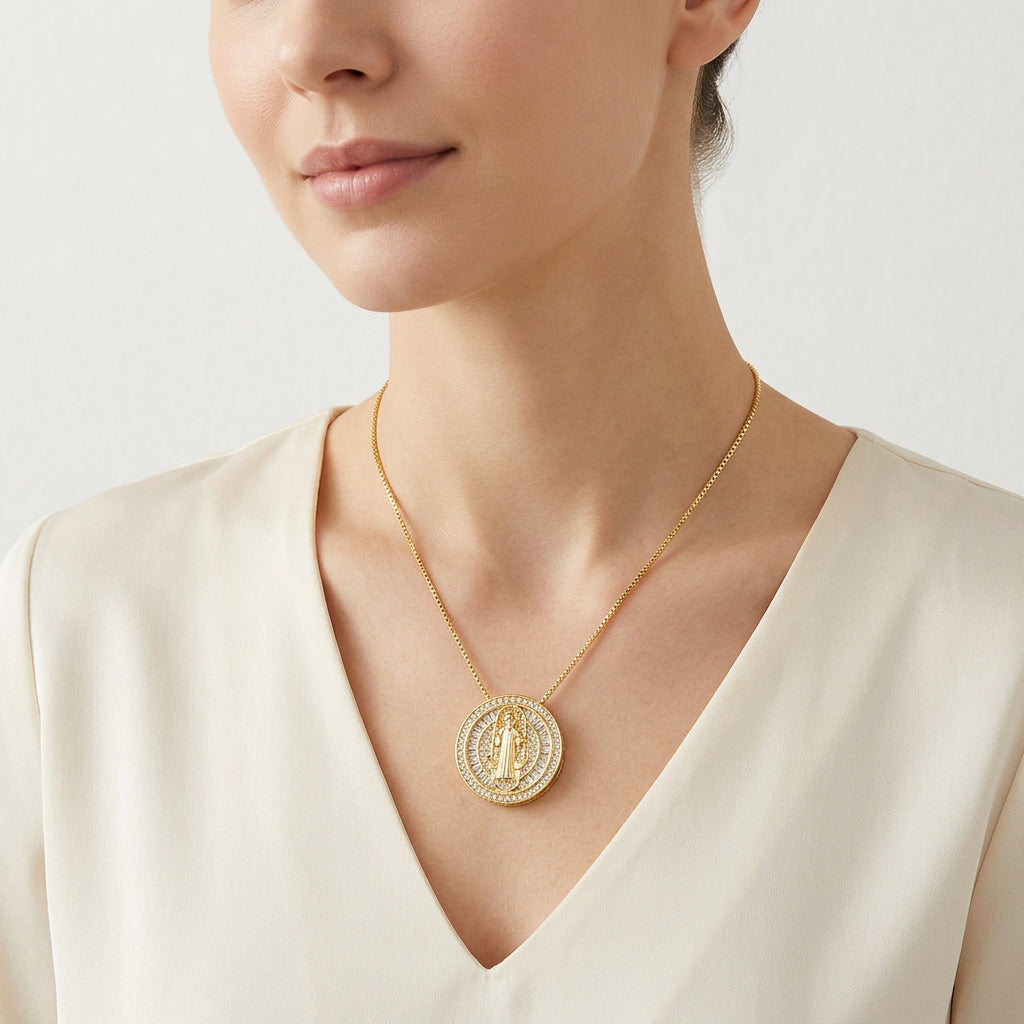 Collar San Benito Pasador Bañado en Oro 18K