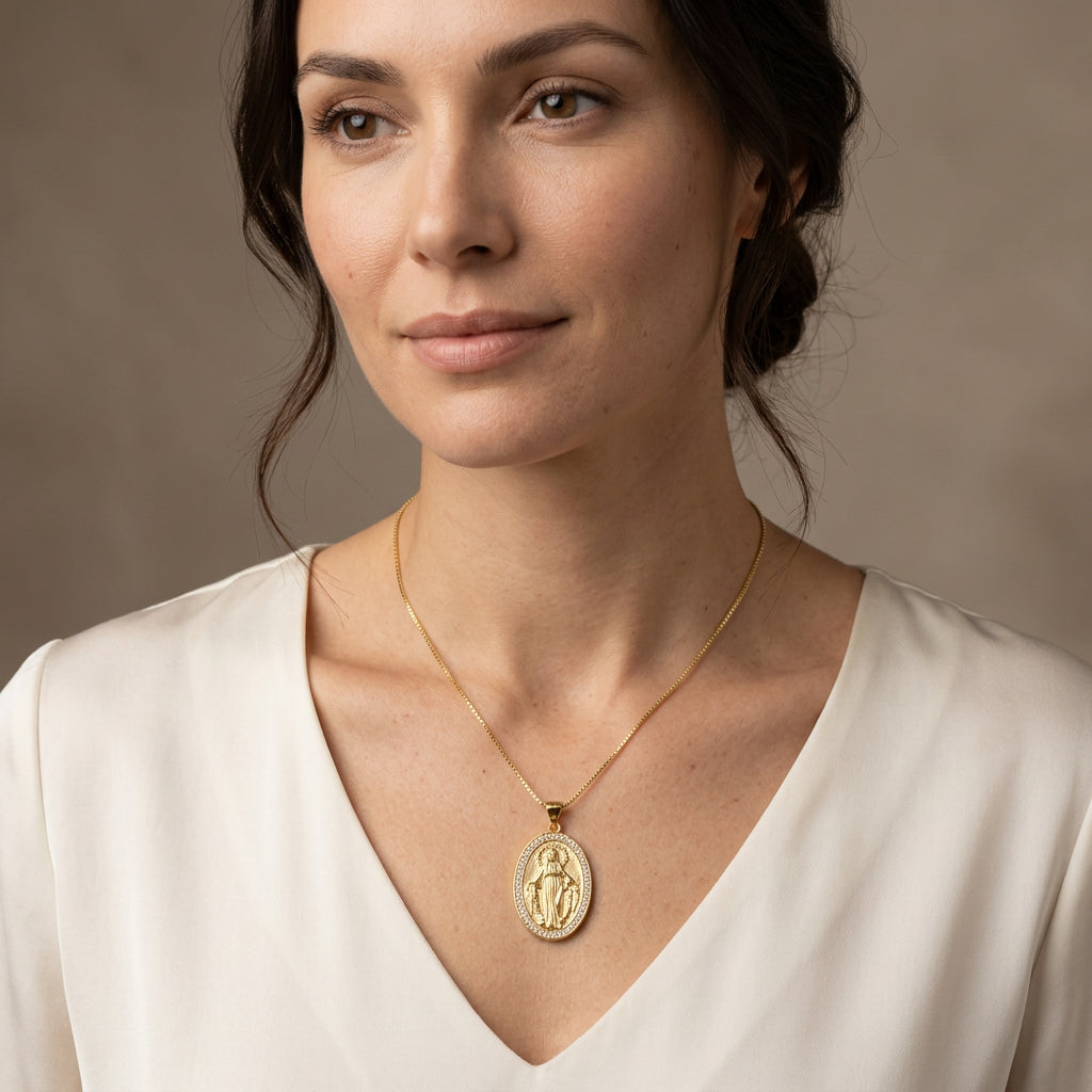 Collar Virgen Milagrosa Bañado en Oro 18K