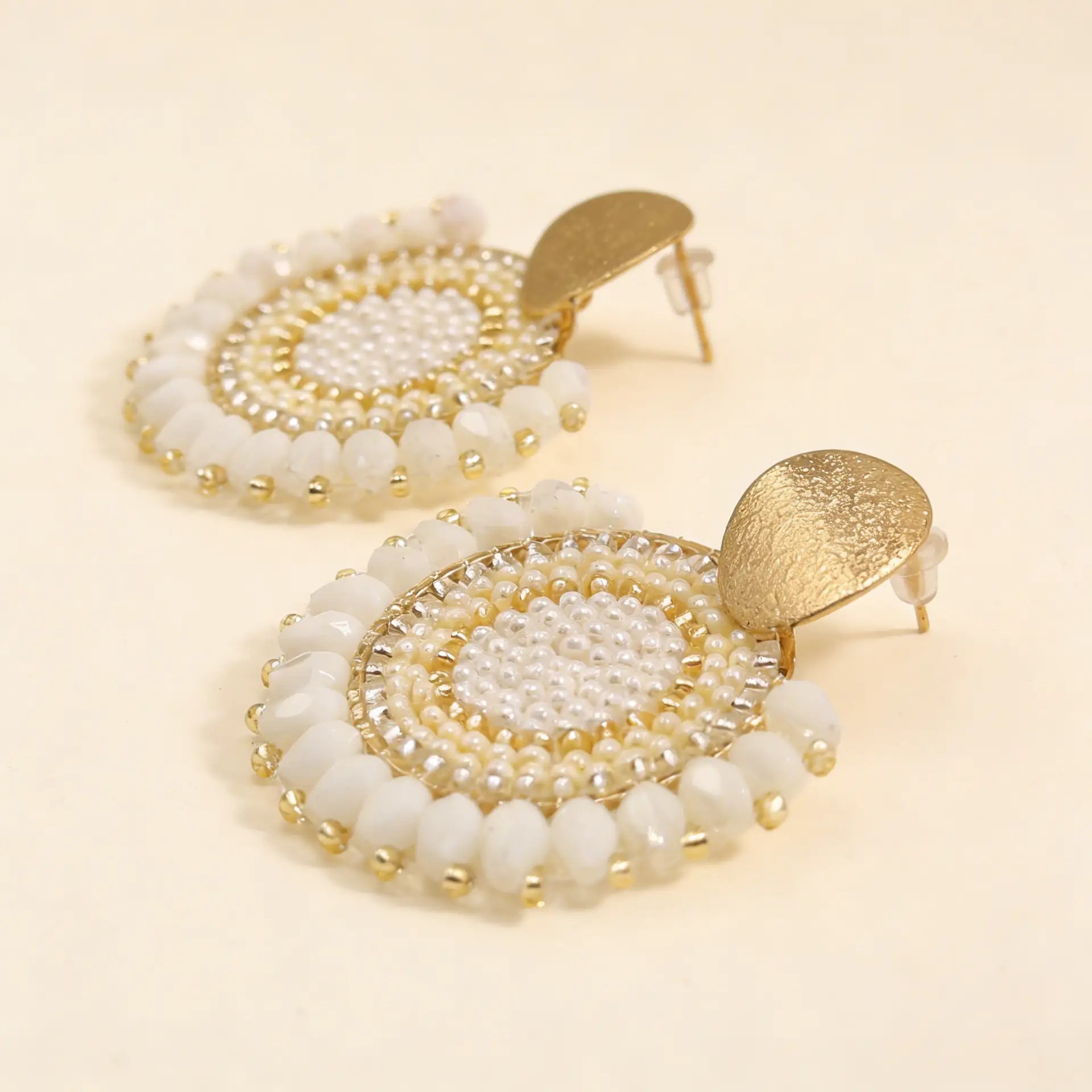 Aros Medallón Tejido — Blanco