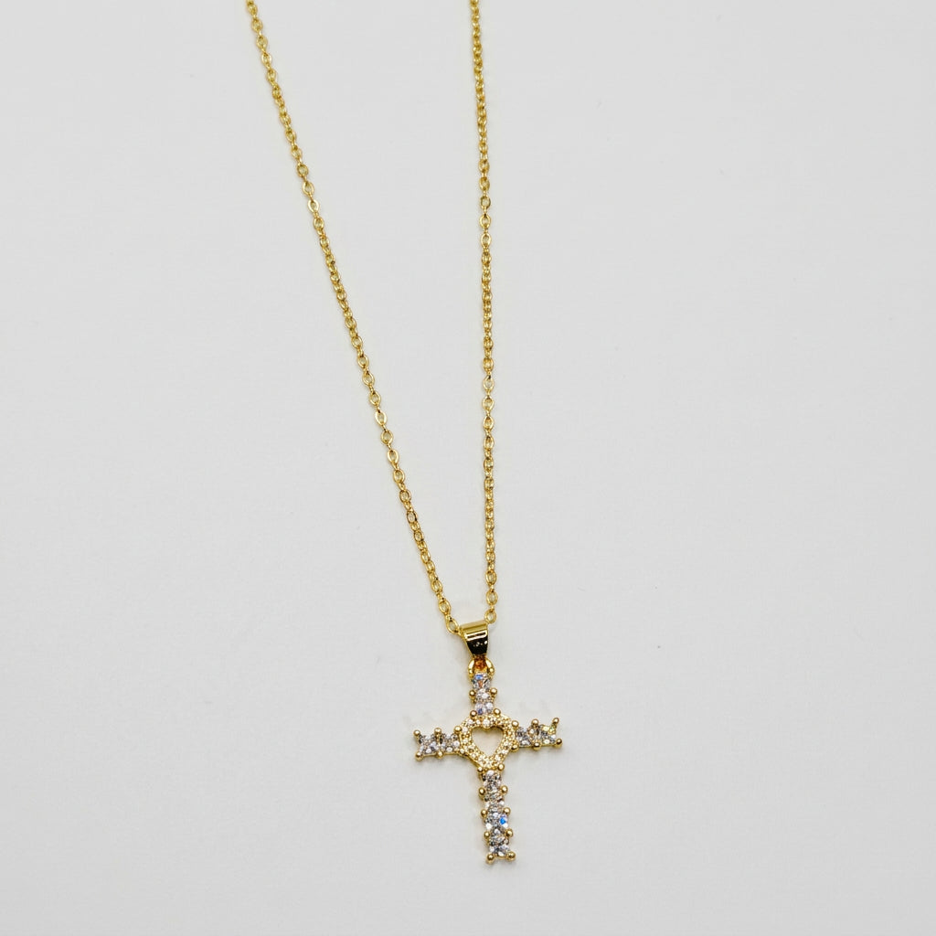 Collar Cruz Corazón Bañado en Oro 18K | Dulcymar Accesorios